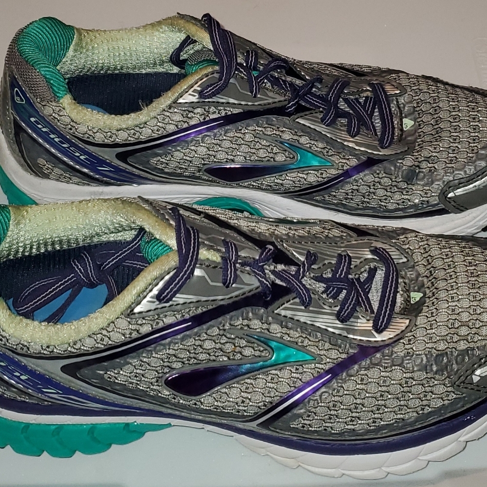 Brooks womens running shoe
